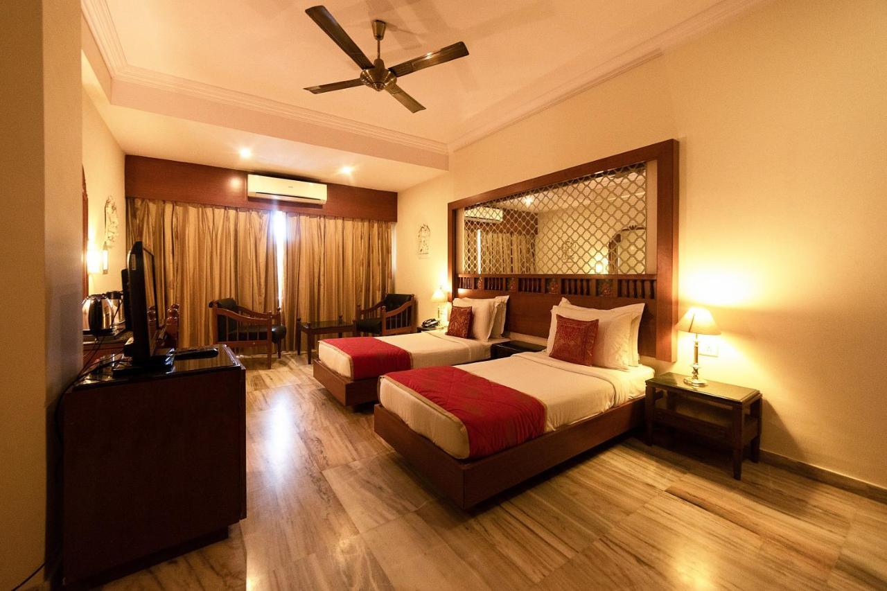 Hotel Hilltop Palace Udaipur Exterior photo