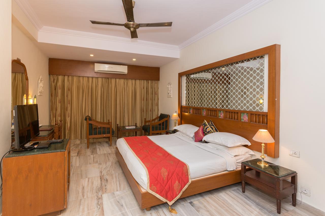 Hotel Hilltop Palace Udaipur Exterior photo